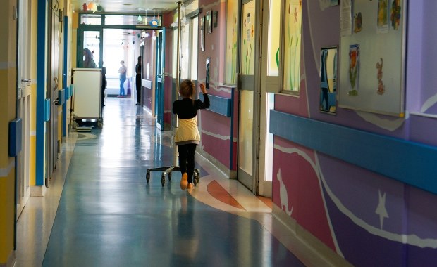 Masowe zatrucie w pomorskim Gniewinie. Objawy ma ponad 150 dzieci