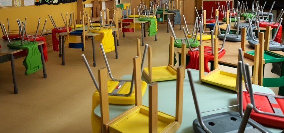 Masowe zatrucie w szwedzkim Växjö. Blisko 70 uczniów i pracowników nieobecnych /Shutterstock