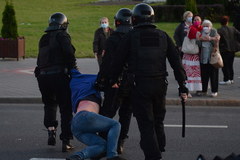 Masowe zatrzymania protestujących na Białorusi