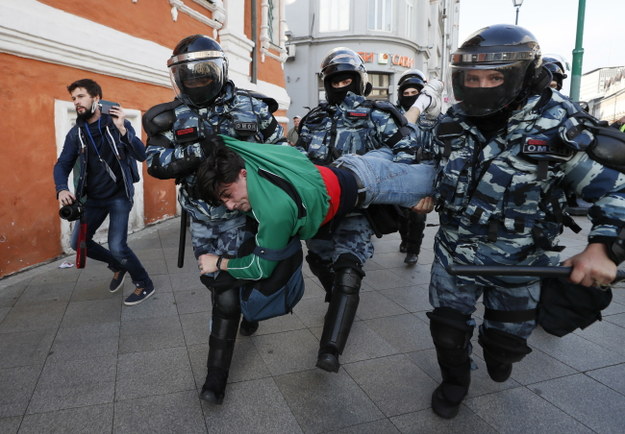 Masowe zatrzymania w Rosji. W rękach policji 352 protestujących /PAP/EPA/YURI KOCHETKOV /PAP