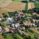 Masowo opuszczają miasta. Polacy coraz chętniej przeprowadzają się na wieś