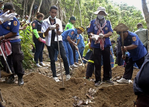 Masowy grób odkryto w byłym obozie przemytników ludzi. /STR /PAP/EPA