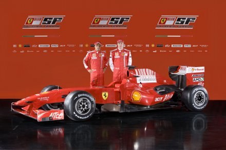 Massa, Raikkonen i nowy bolid Ferrari /AFP