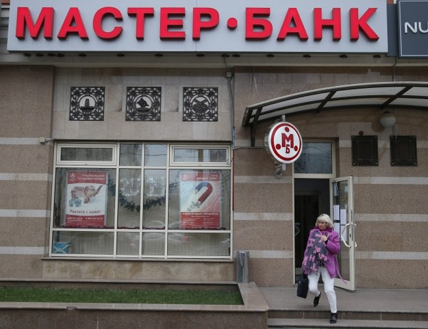 Masterbank miał największą sieć bankomatów w Rosji /YURI KOCHETKOV /PAP/EPA