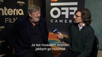 Mastercard OFF CAMERA. Stephen Fry o nauce języka polskiego i śpiewaniu
