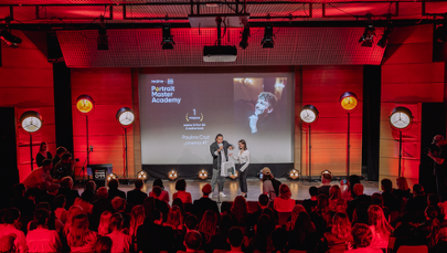 Mastercard OFF CAMERA: W stronę maja, w stronę słońca