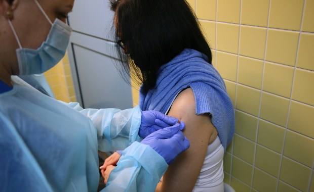 Masz 30 lub 31 lat? Zapisz się na szczepienie przeciw Covid-19