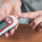 Masz 60 lat lub więcej? Ten wynik cukru lepiej sprawdzić dwa razy