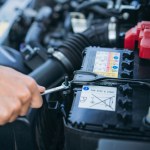 Masz auto z tym systemem? Musisz pamiętać o specjalnym akumulatorze