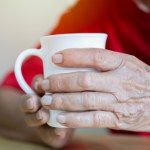 Masz dnę moczanową? Tych napojów unikaj, a oddalisz widmo objawów