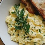 Masz dość jajecznicy? Zrób na śniadanie jajka w tym wydaniu