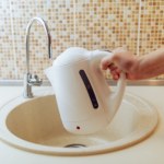 Masz dość kamienia w czajniku? Tak usuniesz go raz na zawsze