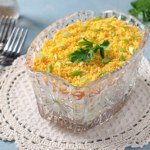 Masz dość klasycznej jarzynowej? W tym roku na święta zrób sałatkę słoneczną