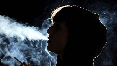 Masz małe dzieci? Nie pal papierosów w samochodzie