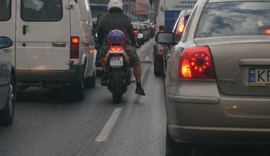 Masz motocykl? Stój w korku, albo zapłacisz mandat!