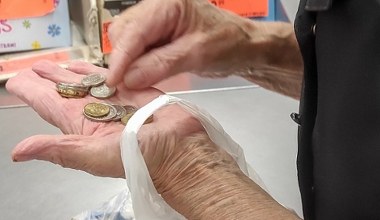 Masz ponad 60 lat? Tu zrobisz zakupy z dużą zniżką i odciążysz budżet