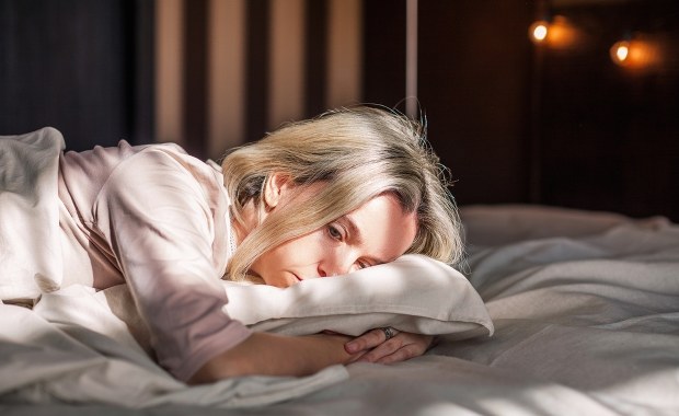 Masz problemy ze snem? Jesteś bardziej narażony na otyłość