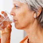 Masz twardą wodę w kranie? Tak jej spożywanie wpływa na organizm