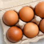 Masz w lodówce jajka po terminie ważności? Wiemy czy trzeba je wyrzucić