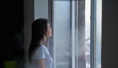 Masz wilgoć w domu? Zawieś to na karniszu, a pożegnasz problem w jedną noc