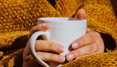 Masz wzdęcia i problem z "oponką"? Pij ten napój co drugi dzień