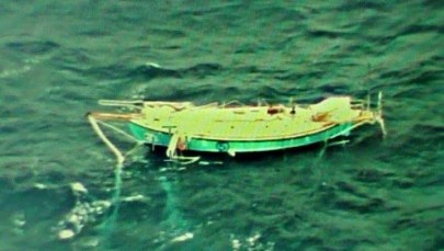 "Maszt zniszczony. Jestem ranny". Dramatyczna akcja ratunkowa na oceanie