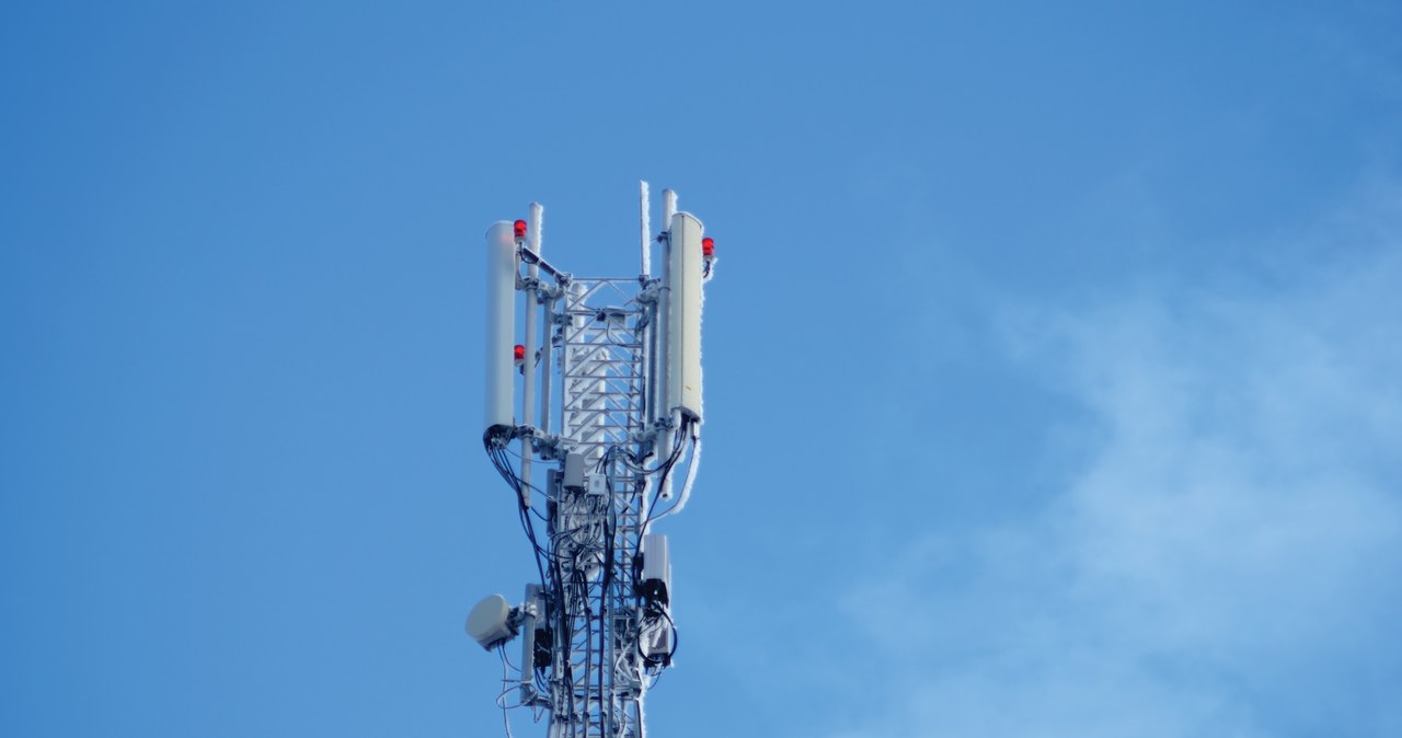 Maszty komórkowe do sieci 5G dewastowane w Wielkiej Brytanii /123RF/PICSEL