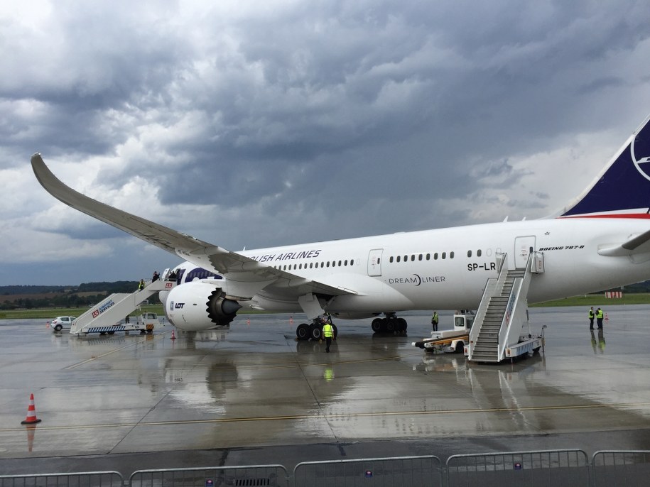Maszyna LOT-u w Balicach czeka na papieża /Krzysztof Zasada /RMF FM