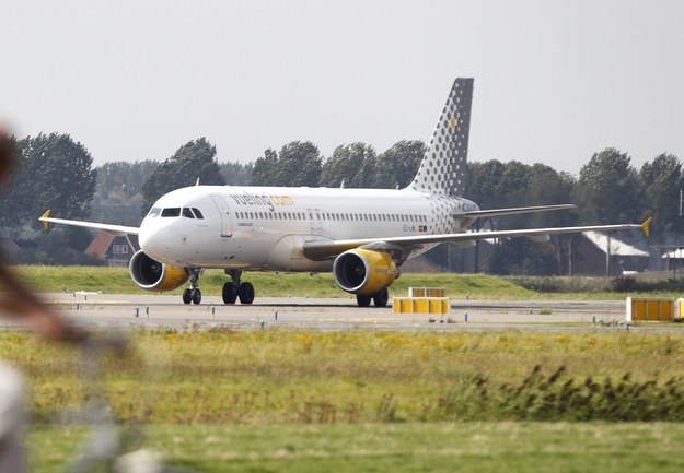 Maszyna należała do linii lotniczych Vueling /Robin Utrecht /PAP/EPA