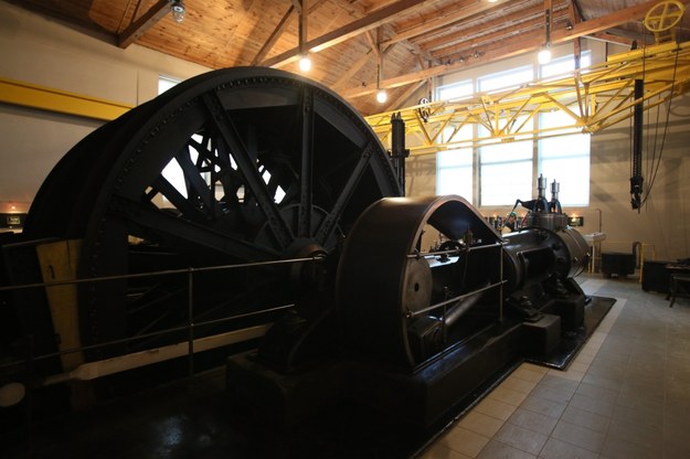 Maszyna parowa używana kiedyś do napędzania windy w szybie Campi kopalni soli w Bochni /Stanisław Rozpędzik /PAP