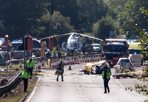 Maszyna runęła na autostradę /LONDON NEWS AND PICTURES /PAP/EPA