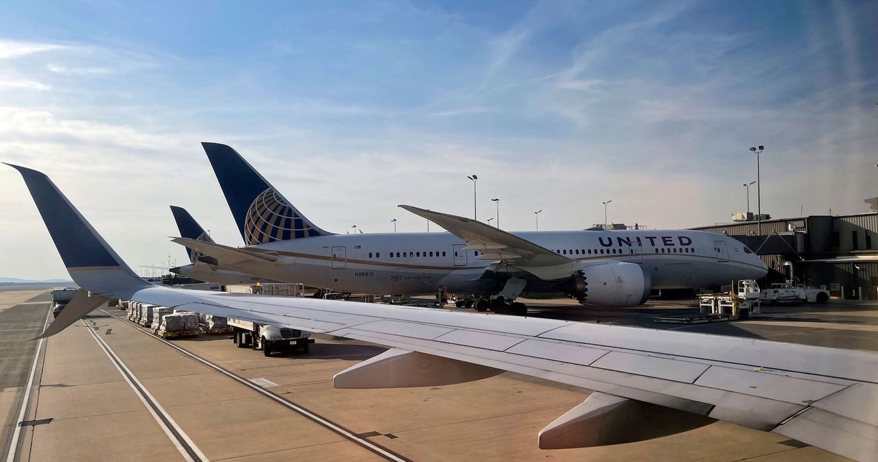 Maszyna United Airlines Boeing 787-8 Dreamliner na lotnisku Dulles Waszyngton