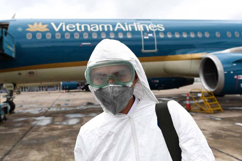 Maszyna Vietnam Airlines przed dezynfekcją /AFP