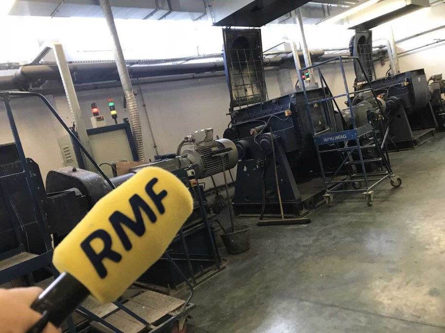 Maszyny w jedynej w Polsce, działającej od prawie 130 lat fabryce ołówków i kredek w mazowieckim Pruszkowie /Michał Dobrołowicz /RMF FM