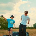 Mata i młody raper wykonali razem utwór. W tle jest Fortnite