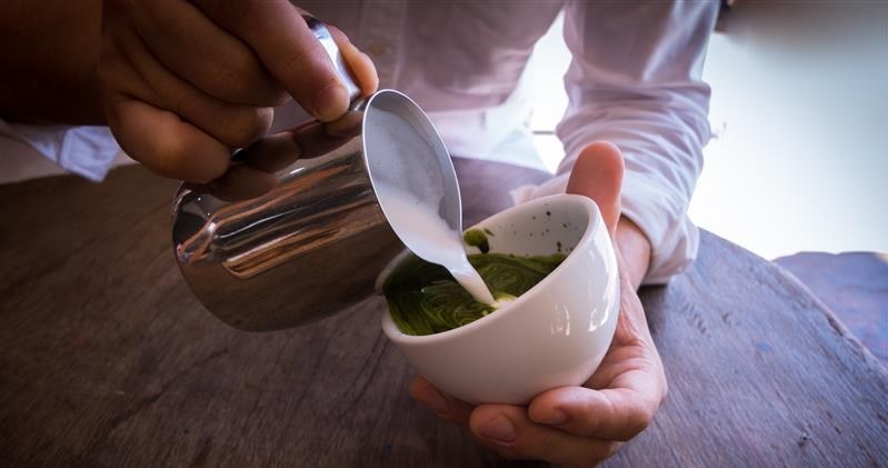 Matcha bez mleka? To najlepszy sposób, by w pełni wykorzystać jej moc. Sprawdź, z czym smakuje i działa jeszcze lepiej /123RF/PICSEL