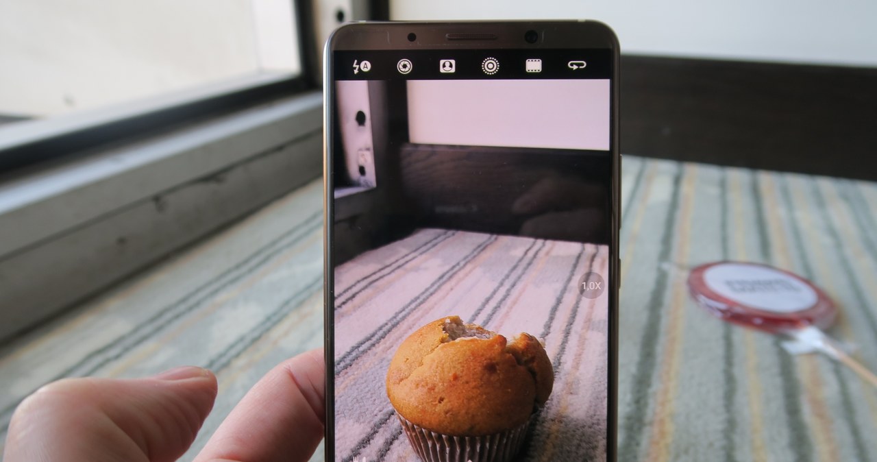 Mate 10 Pro rozpoznał (ikona w lewym, dolnym rogu), że fotografuje jedzenie /INTERIA.PL