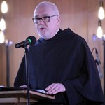 "Matematyczny umysł, bardzo uważny słuchacz". Jaki jest Leon XIV?