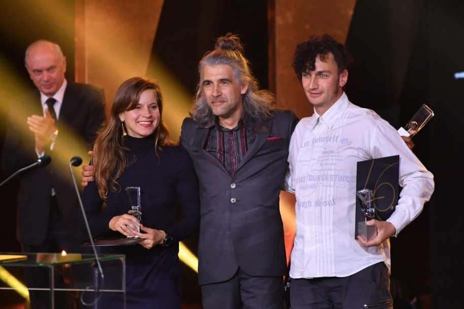 Mateusz Adamczyk, Sebastian Witkowski, Zofia Moruś odebrali nagrodę za dźwięk w filmie "Mosquito State" / 	Adam Warżawa    /PAP