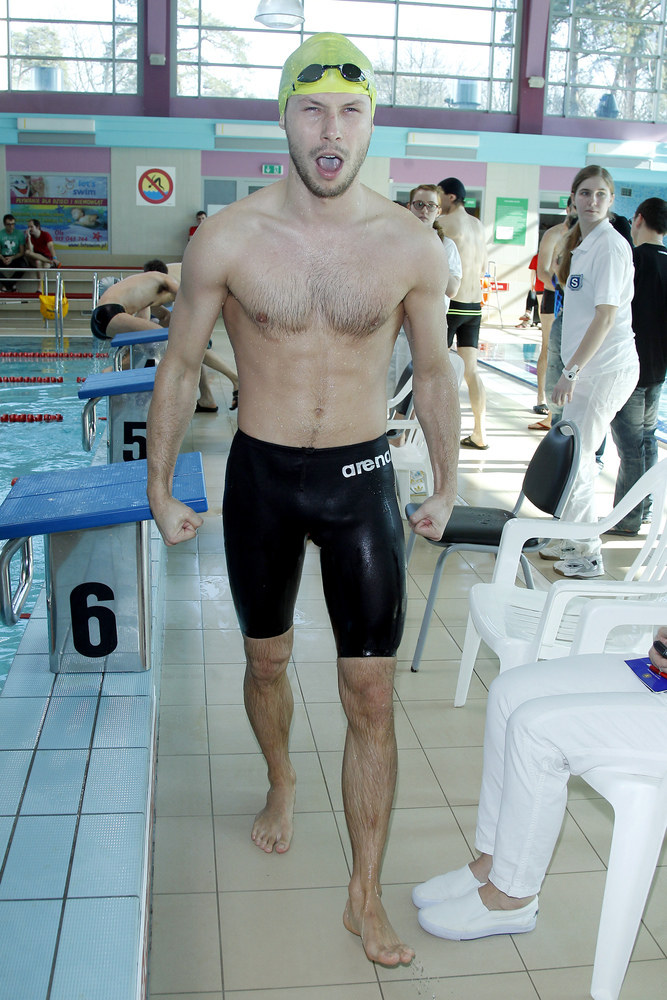 Mateusz Banasiuk został ostatnio mistrzem Polski aktorów w pływaniu /AKPA