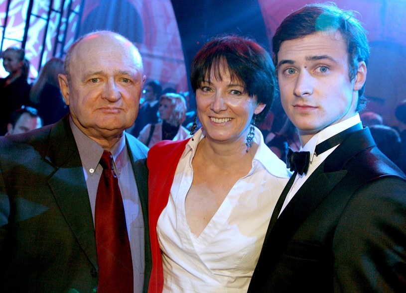 Mateusz Damięcki z mamą Joanną i tatą Maciejem /Źródło: AIM