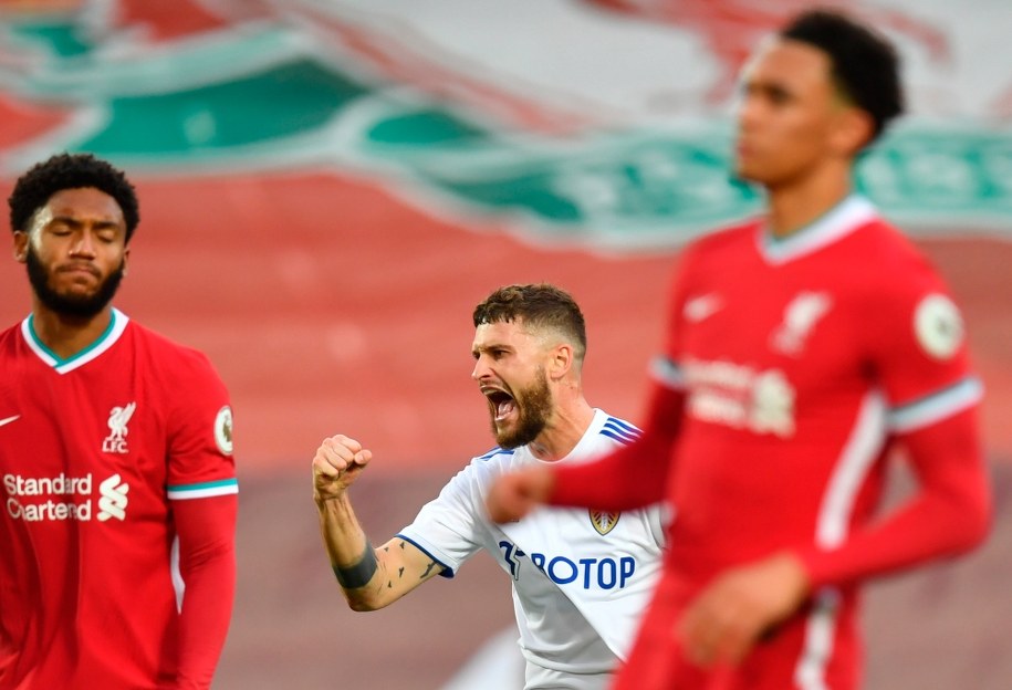 Mateusz Klich cieszy się ze strzelenia gola w meczu przeciwko FC Liverpool /PAUL ELLIS/POOL /PAP/EPA