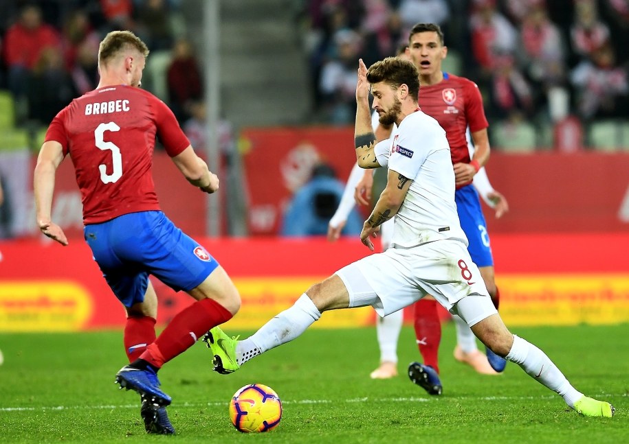 Mateusz Klich, Jakub Brabec i Pavel Kaderabek / 	Adam Warżawa    /PAP