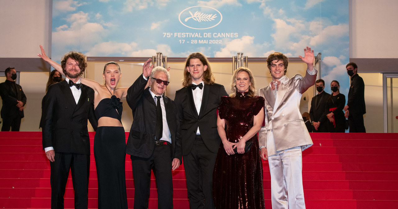 Mateusz Kosciukiewicz, Sandra Drzymalska, Jeremy Thomas, Michal Dymek, Ewa Piaskowska i Lorenzo Zurzolo, czyli ekipa "IO" na festiwalu w Cannes /Stephane Cardinale - Corbis/Corbis /Getty Images