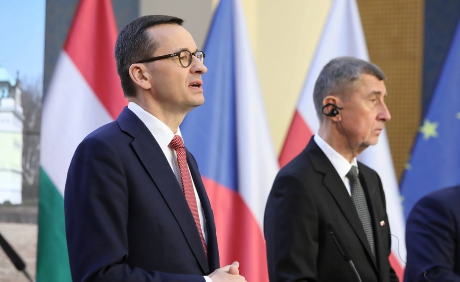 Mateusz Morawiecki i Andrej Babisz / 	Leszek Szymański    /PAP