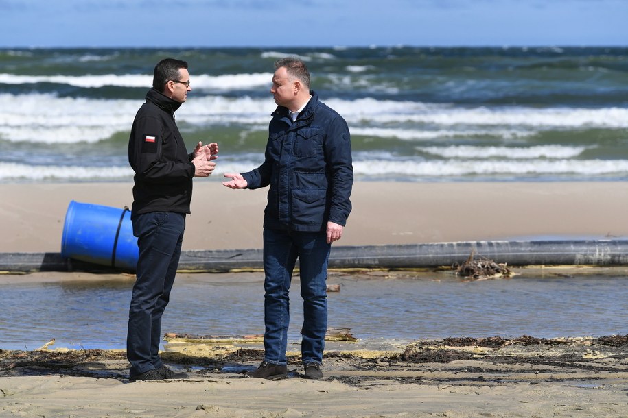 Mateusz Morawiecki i Andrzej Duda / 	Adam Warżawa    /PAP
