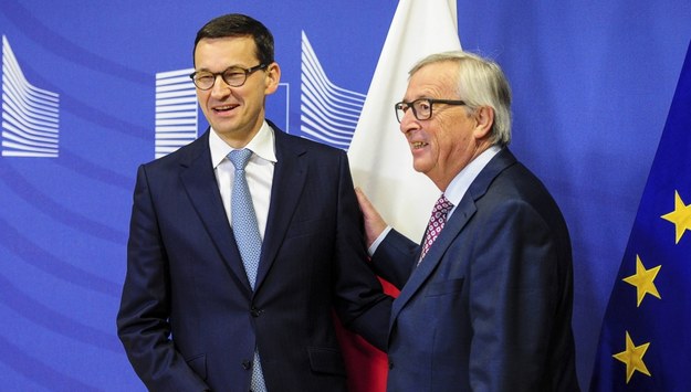 Mateusz Morawiecki i Jean-Claude Juncker /	Wiktor Dąbkowski   /PAP