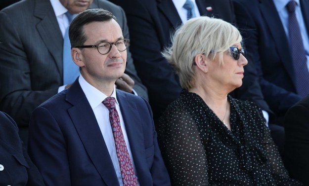 Mateusz Morawiecki i Julia Przyłębską / 	Leszek Szymański    /PAP