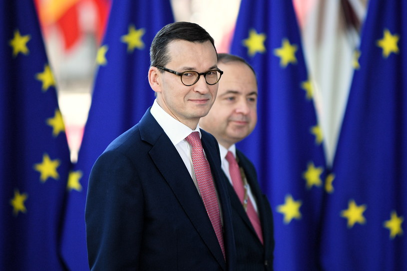 Mateusz Morawiecki i Konrad Szymański na szczycie UE w Brukseli /Marcin Kmieciński /PAP