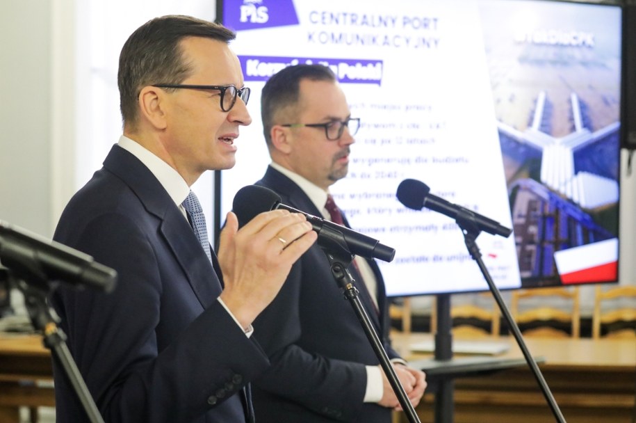 Mateusz Morawiecki i Marcin Horała na zdj. z 2024 r. / 	Tomasz Gzell    /PAP